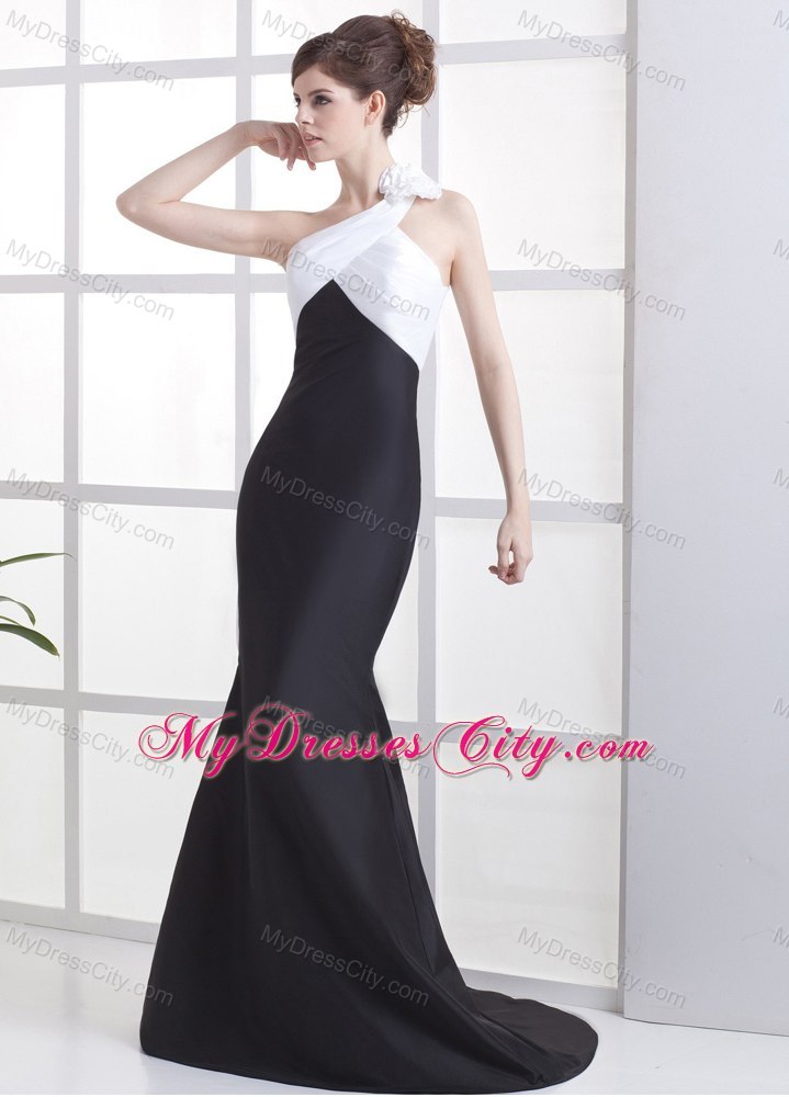 White and Black One Shoulder Flower Decorate Evening Gowns