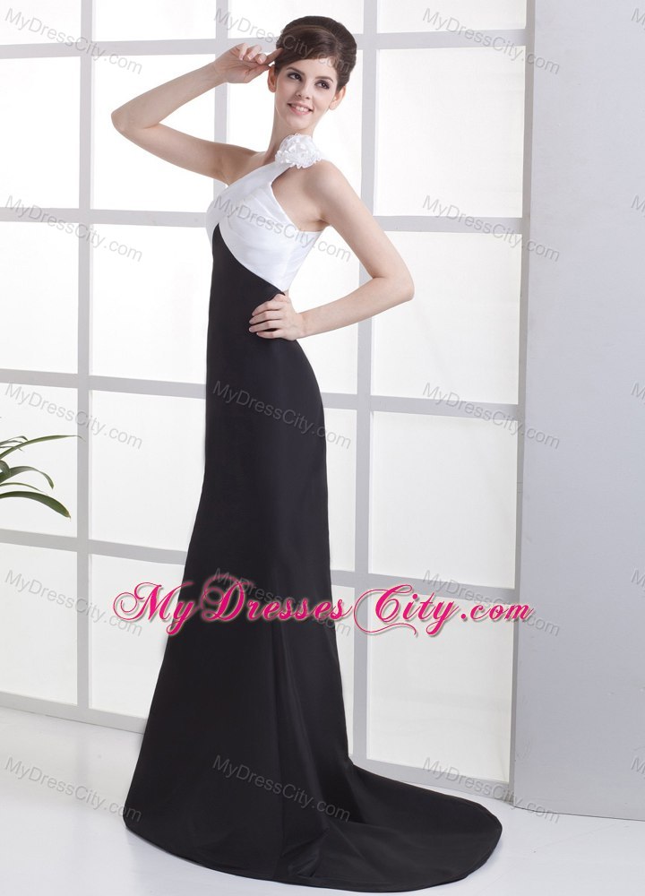 White and Black One Shoulder Flower Decorate Evening Gowns