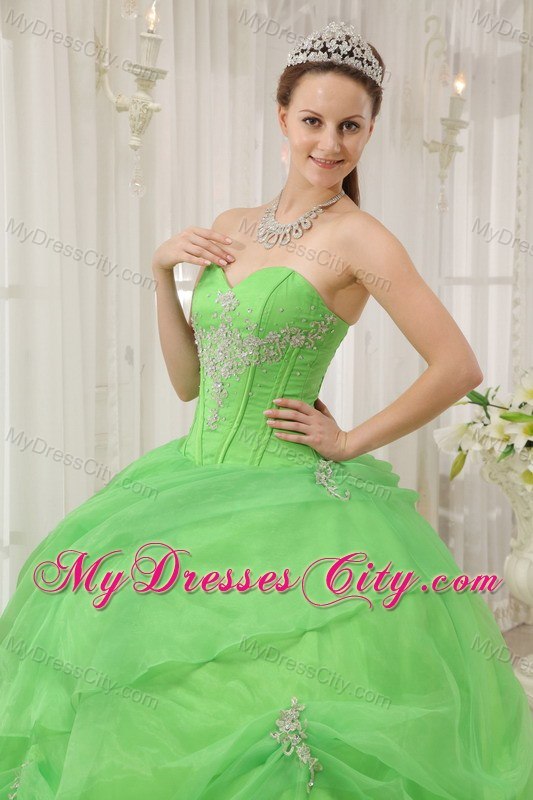 Sweetheart Beaded Appliques Spring Green Quinceanera Gowns