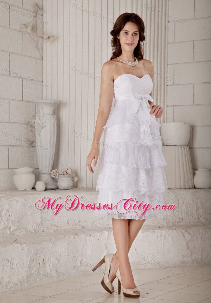Lace Layers Sweetheart Knee-length Bowknot Decorated Bridal Gown