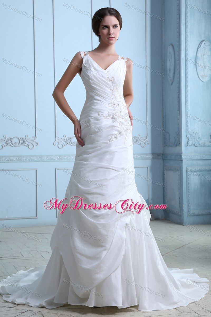 2013 Beautiful V-neck Ruches and Appliques Wedding Dress