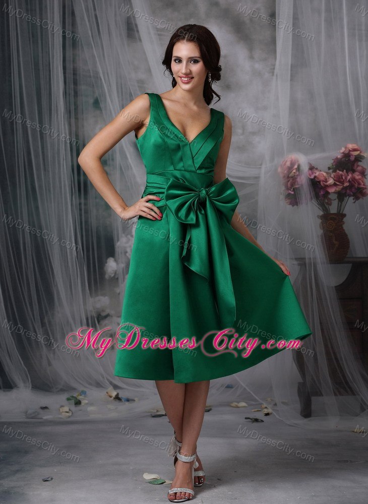 Green Knee-length V-neck Maid of Honor Dress with Satin Bowknot