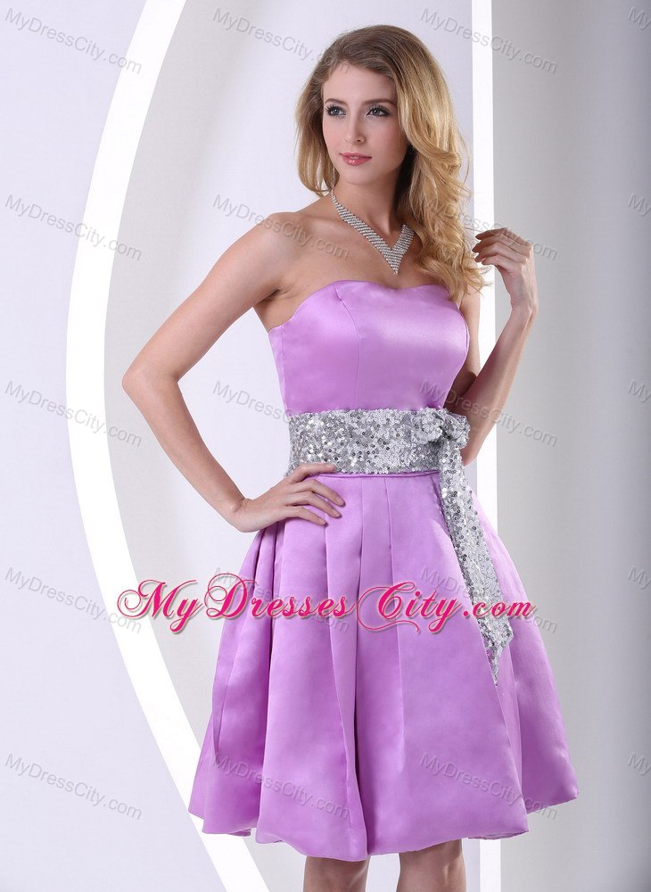 Knee-length Light Purple Bridesmaid Dress With Sequins Decorated Sash