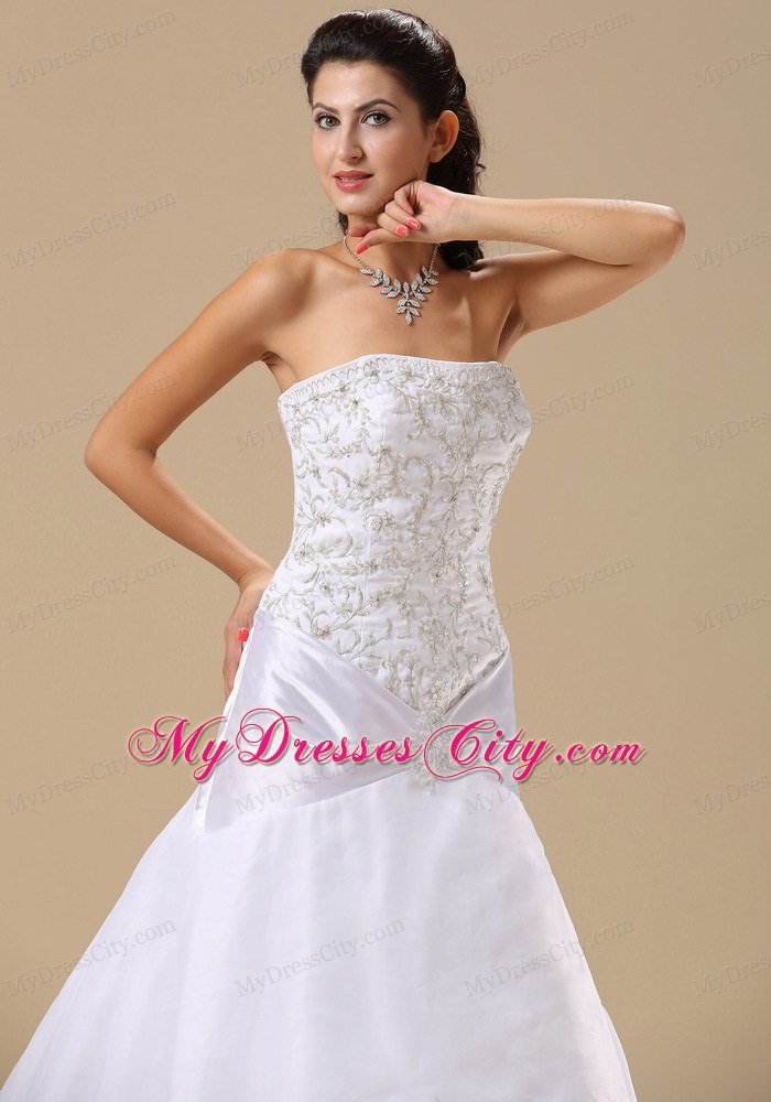 Embroidery Decorated Organza and Taffeta Chapel Train Wedding Dress
