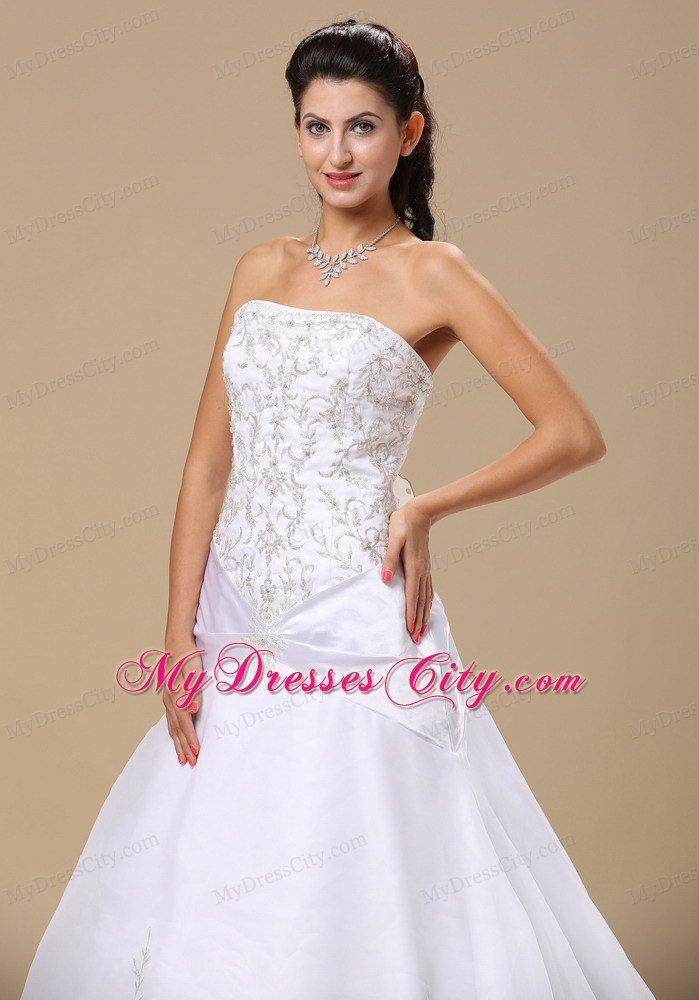 Embroidery Decorated Organza and Taffeta Chapel Train Wedding Dress
