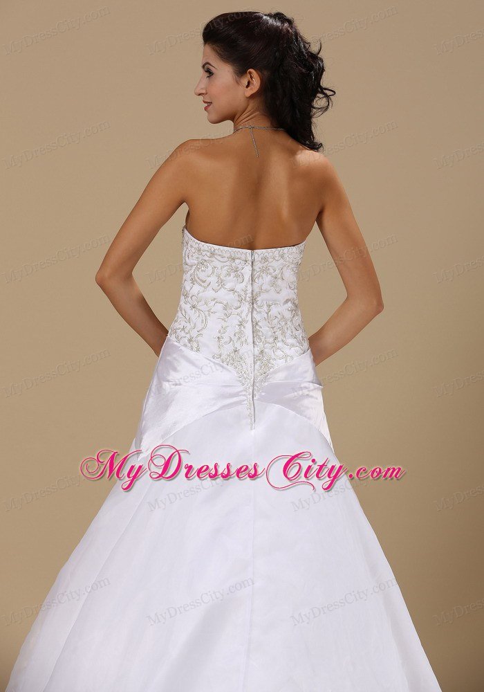 Embroidery Decorated Organza and Taffeta Chapel Train Wedding Dress