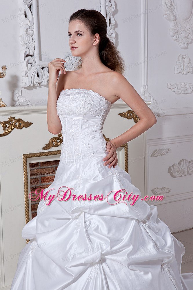 Elegant Princess Strapless Lace Embroidery Garden Wedding Gowns