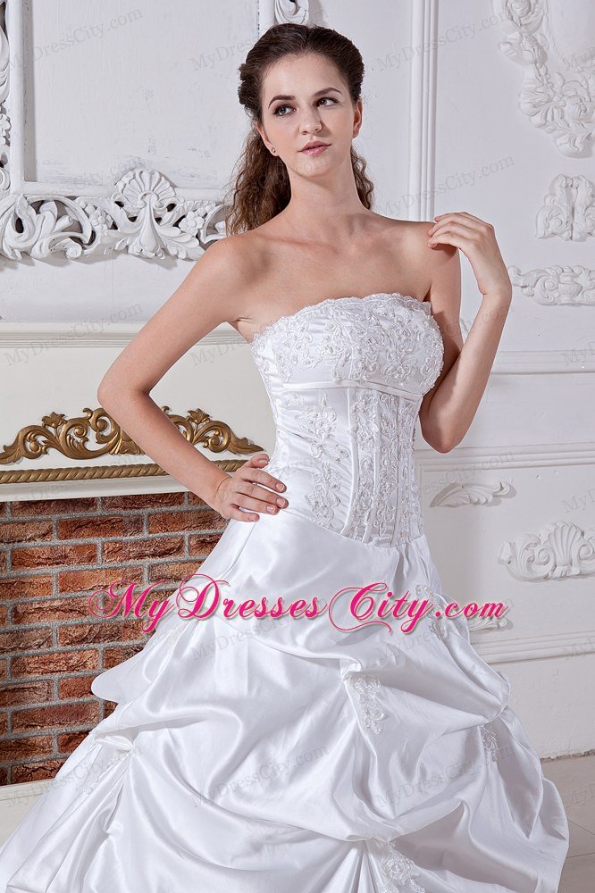 Elegant Princess Strapless Lace Embroidery Garden Wedding Gowns
