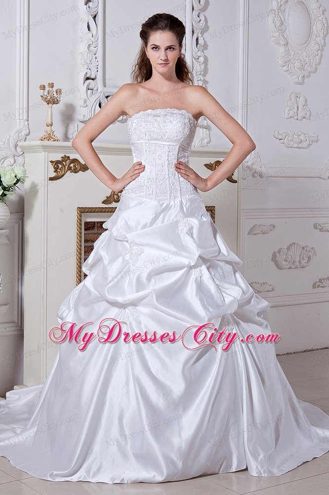 Elegant Princess Strapless Lace Embroidery Garden Wedding Gowns