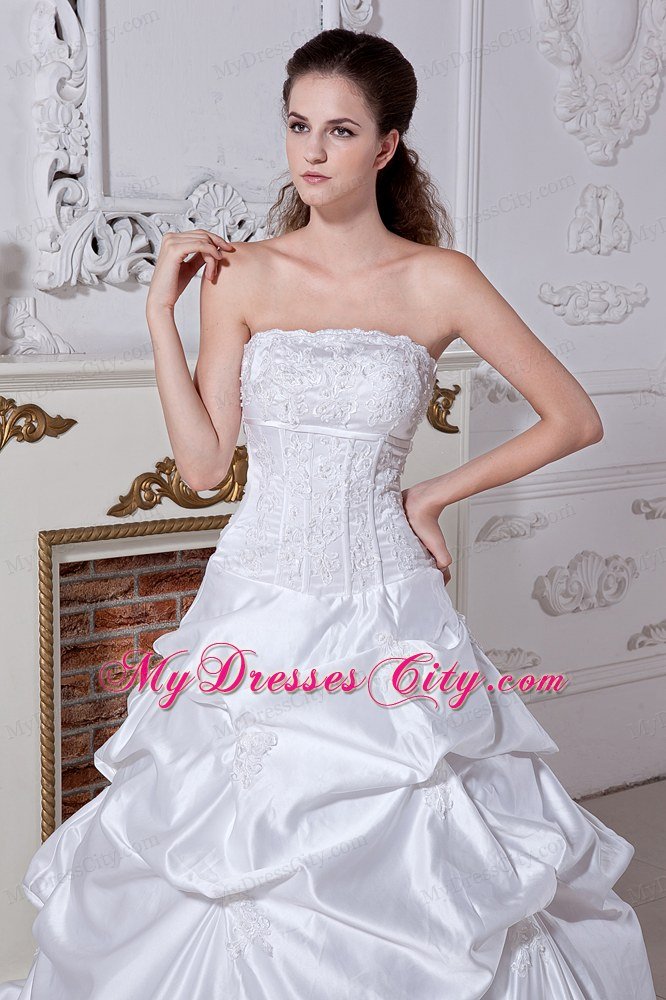 Elegant Princess Strapless Lace Embroidery Garden Wedding Gowns