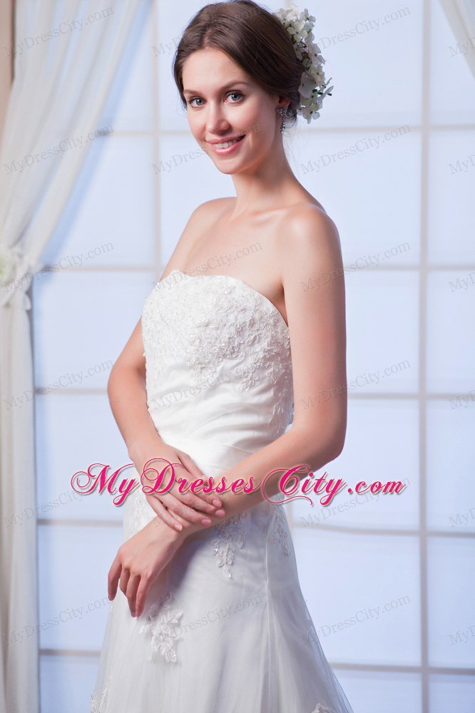 Elegant Strapless Lace Appliques Button Down Back Wedding Dress