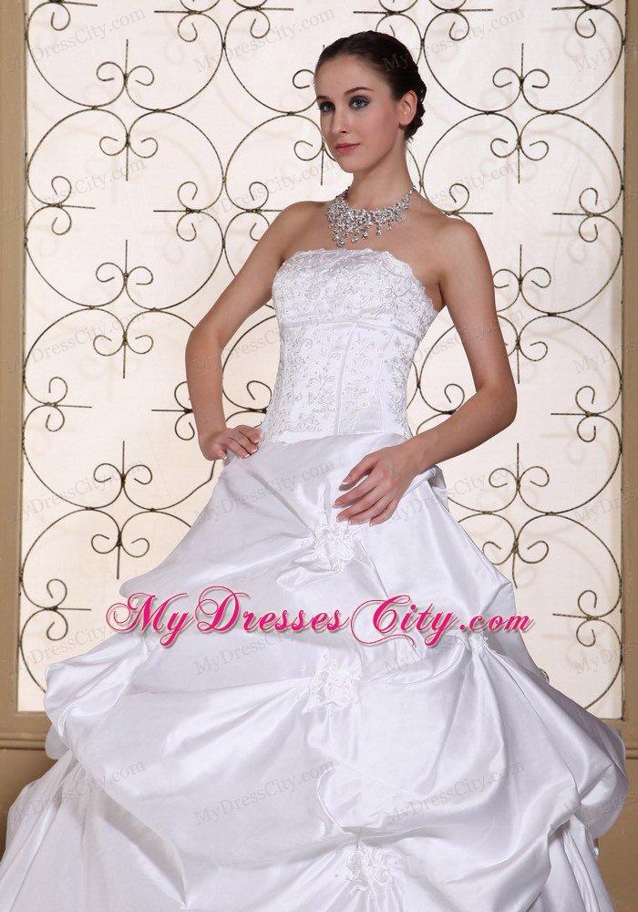 Best seller A-line White Pick-ups Wedding Dress Embroidery On Taffeta