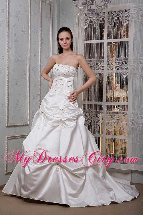 Strapless Appliques and Beading Luxurious Wedding Dress for Church