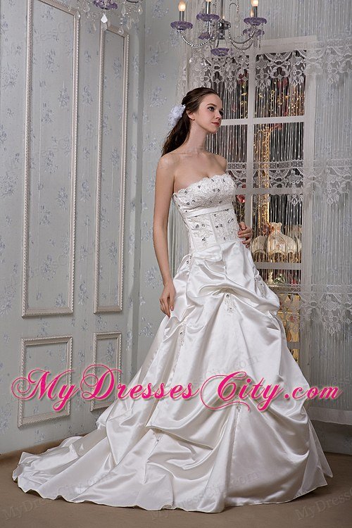 Strapless Appliques and Beading Luxurious Wedding Dress for Church