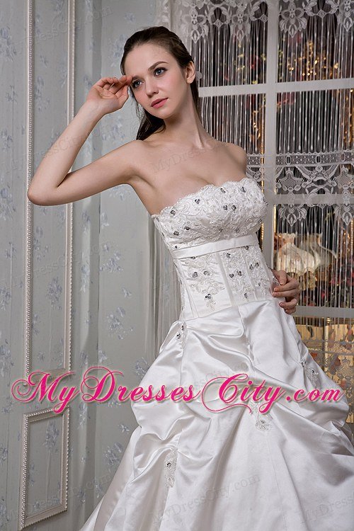 Strapless Appliques and Beading Luxurious Wedding Dress for Church