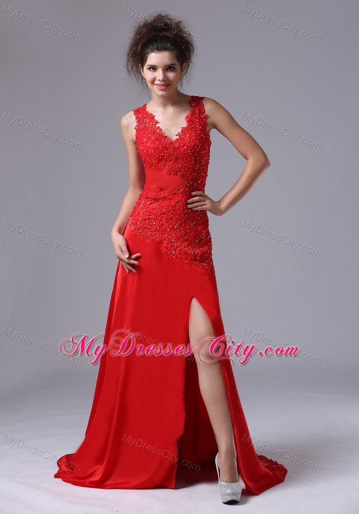 2013 Dazzling Chiffon Beading Brush Train V-neck Red Prom Dress
