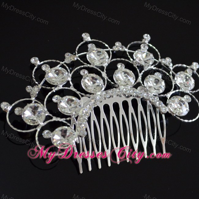 Luxurious Tiara With Delicate Rhinestones Adorned