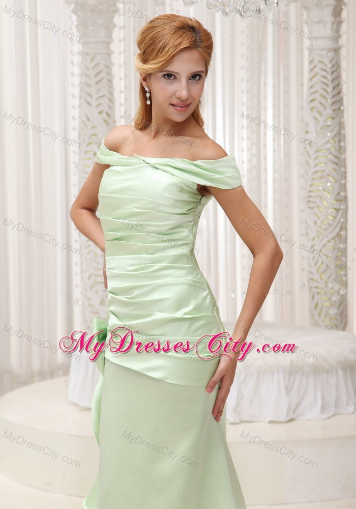 Off The Shoulder Ruched Brush Train Evening Dress with Bowknot On Side