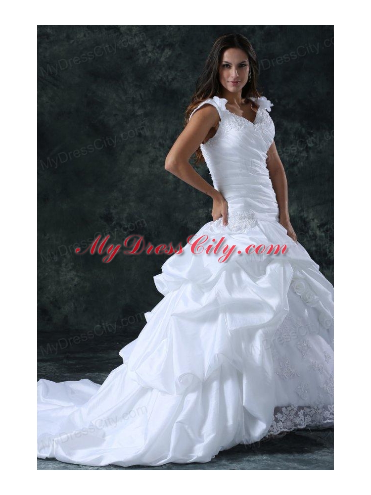 Elegant Ball Gown V-Neck Taffeta Appliques Wedding Dress