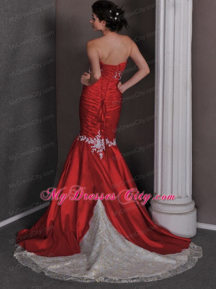 Red Lace Flower Appliques and Ruching Bridal Dresses with Court Train