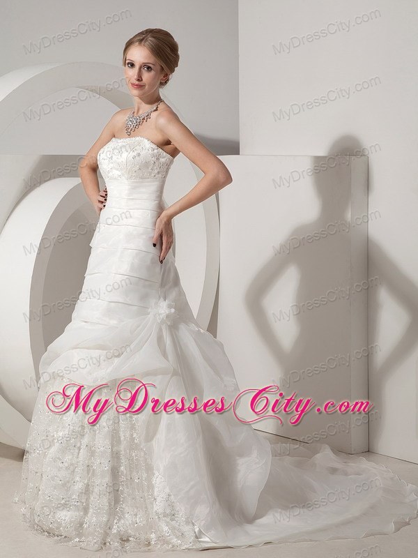 Chapel Train Organza and Lace Appliques Wedding Dress with Puck-ups
