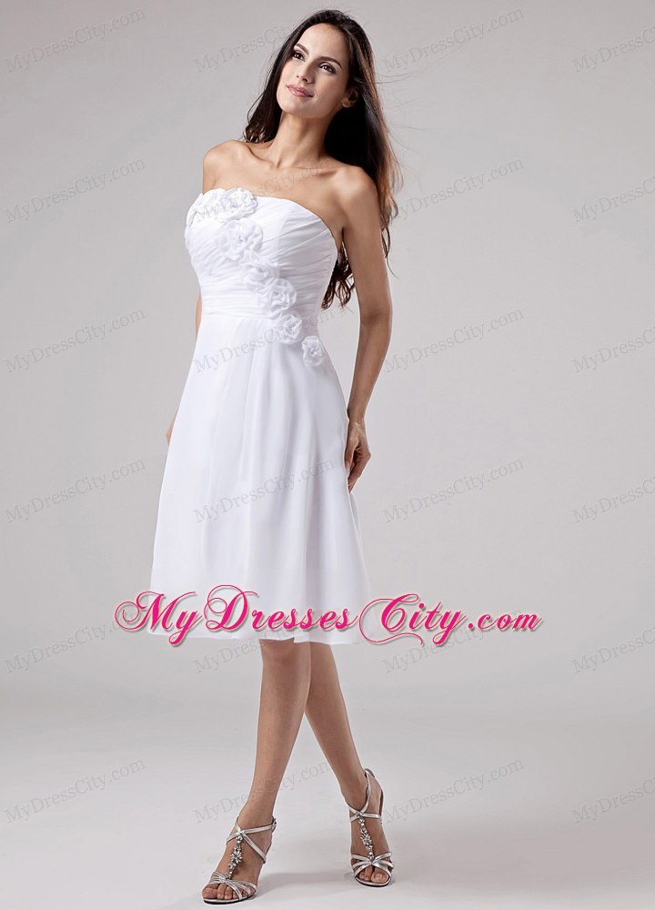 Hand Made Flowers Decorate A-Line Homecoming Dress in White
