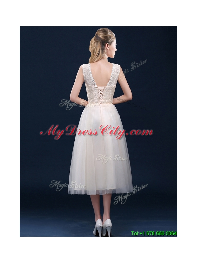 2016 Fashionable Tea Length Scoop Bridesmaid Dress with Lace and Appliques