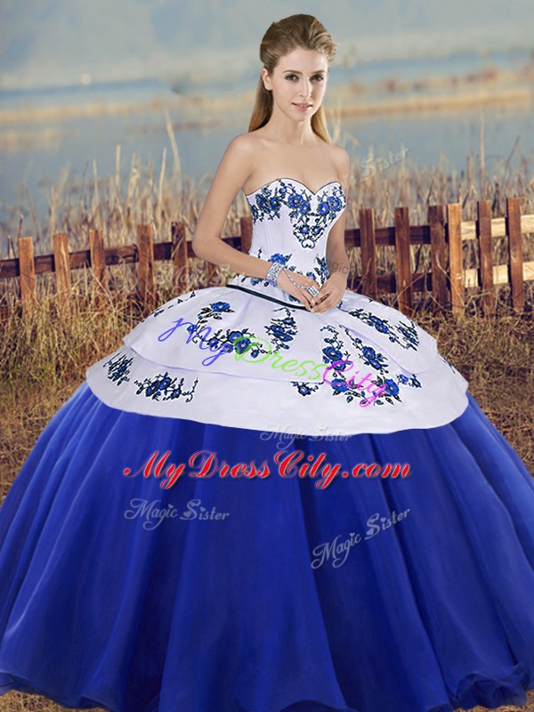Sleeveless Embroidery and Bowknot Lace Up Quinceanera Gown
