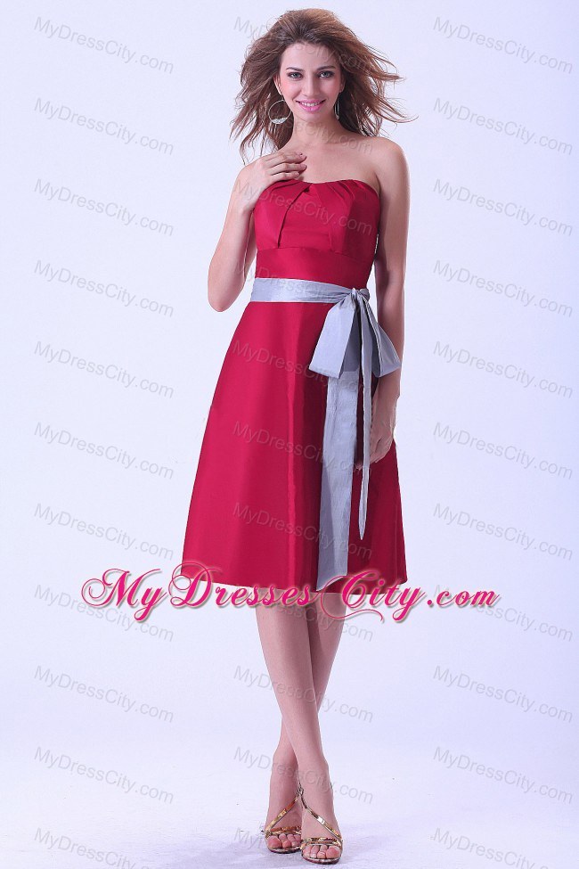 Wine Red Knee-length Strapless Bridemaid Dress with Gray Sash