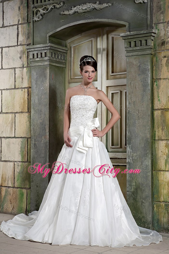 Strapless Chapel Train Appliques and Bowknot Wedding Dress