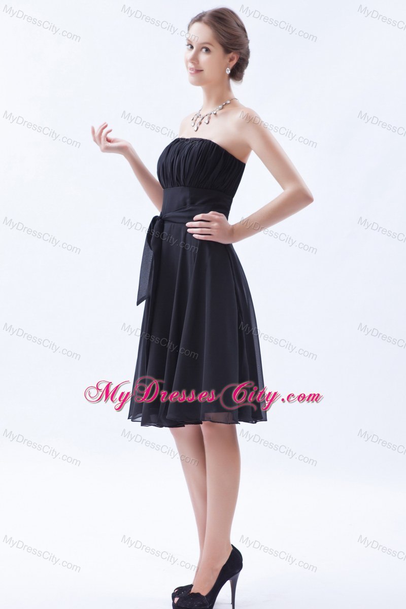 Ruched Strapless Knee-length Bow Bridesmaid-dresses in Black