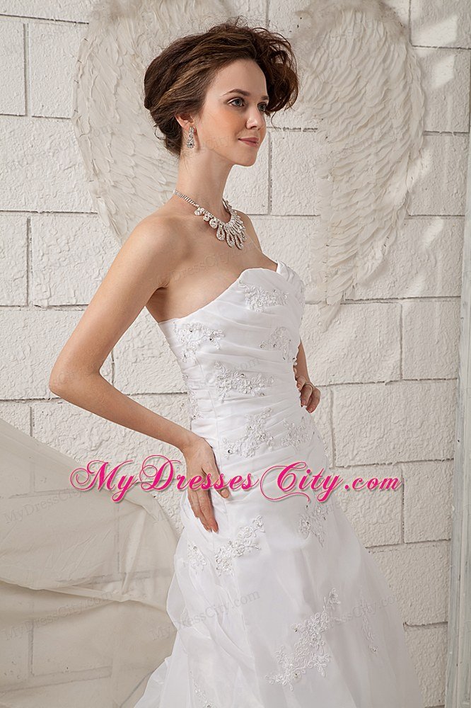 Exquisite A-line Sweetheart Appliques Wedding Dress with Ruffled Layers