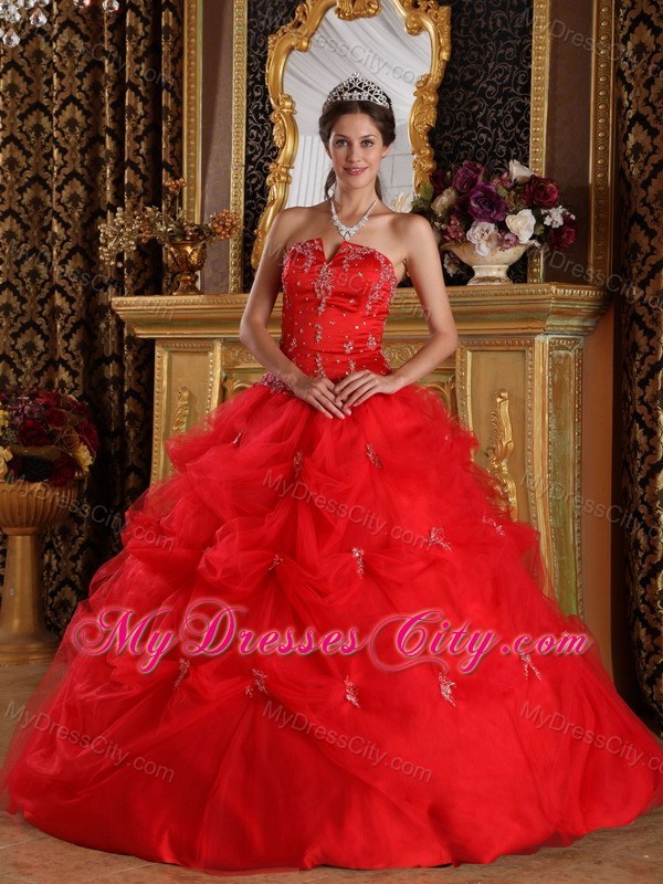 V-cut Neck Red Strapless Pick-ups Tulle Quinceanera Dress