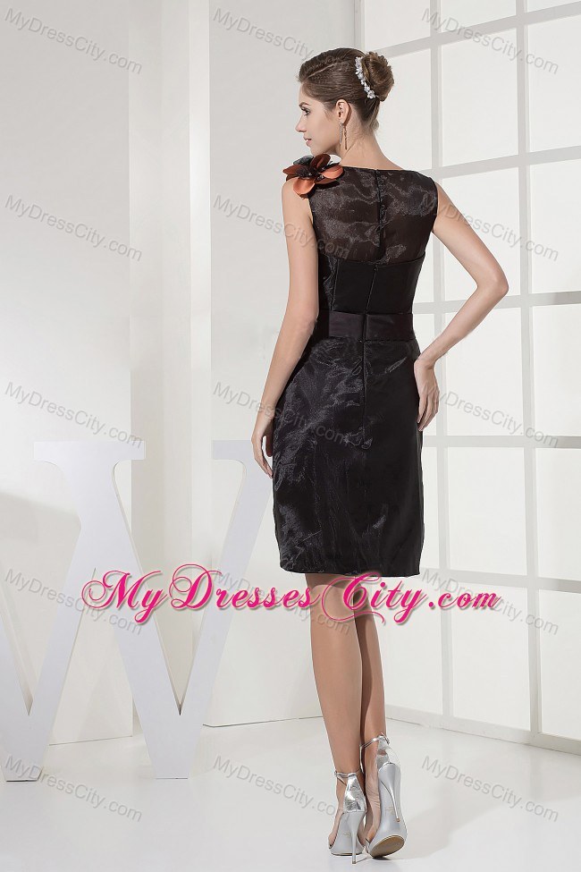 Bateau and Appliques Knee-length Homecoming Dress With Belt
