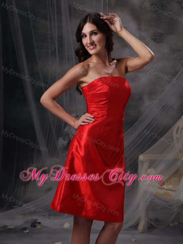 Strapless Knee-length Column Ruching Bridesmaid Dresses in Red