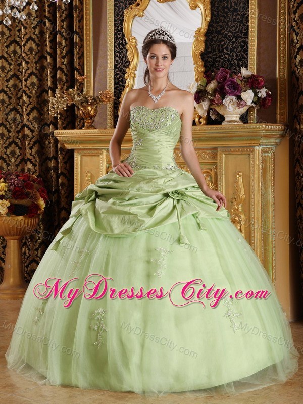Yellow Green Taffeta Beading Dress For Sweet 15 with Ruches