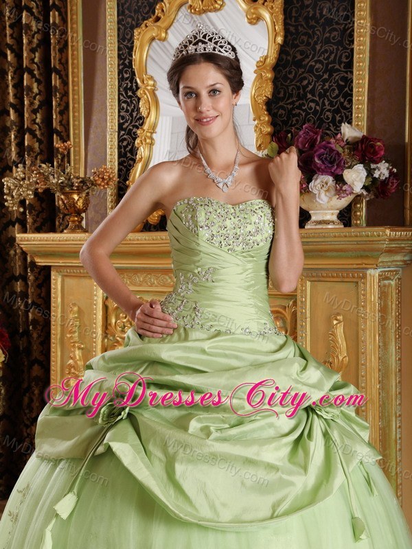 Yellow Green Taffeta Beading Dress For Sweet 15 with Ruches